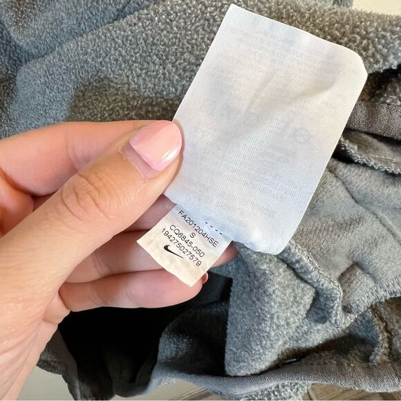 ✨ Nike Women’s Gray Iowa Hawkeyes Quarter Zip Fleece Pullover Small - Picture 9 of 12